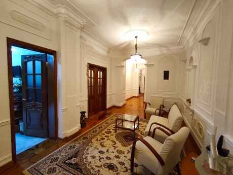 4 otaqlı yeni tikili - 28 May m. - 200 m²