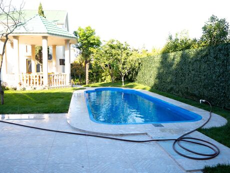 4 otaqlı həyət evi/bağ evi - Novxanı q. - 200 m²