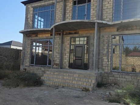6 otaqlı həyət evi/bağ evi - Binə q. - 390 m²