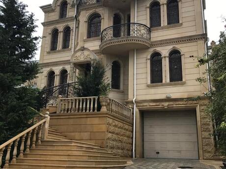 8 otaqlı həyət evi/bağ evi - Bakıxanov q. - 700 m²