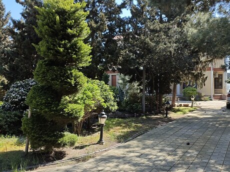 6 otaqlı həyət evi/bağ evi - Mərdəkan q. - 600 m²