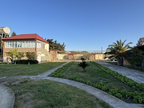 8 otaqlı həyət evi/bağ evi - Mərdəkan q. - 1000 m²