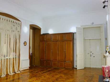 6 otaqlı köhnə tikili - Sahil m. - 240 m²