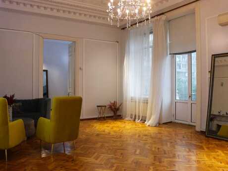 6 otaqlı köhnə tikili - Sahil m. - 240 m²