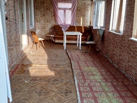 6 otaqlı həyət evi/bağ evi - Zirə q. - 100 m²