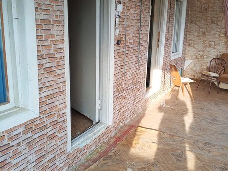 6 otaqlı həyət evi/bağ evi - Zirə q. - 100 m²