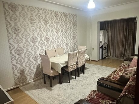 3 otaqlı köhnə tikili - Yeni Günəşli q. - 70 m²