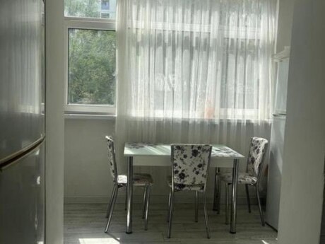 3-комн. вторичка - м. Элмляр Академиясы - 63 м²