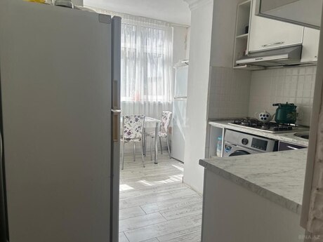 3-комн. вторичка - м. Элмляр Академиясы - 63 м²