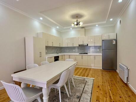4 otaqlı həyət evi/bağ evi - Şüvəlan q. - 160 m²