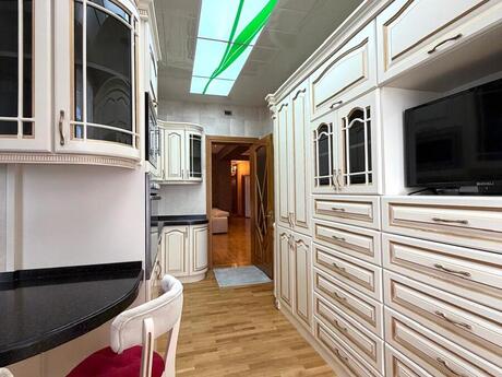 6 otaqlı yeni tikili - Şah İsmayıl Xətai m. - 240 m²
