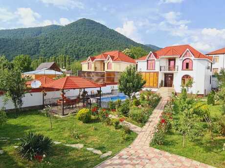 4 otaqlı həyət evi/bağ evi - Qəbələ - 220 m²