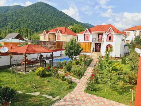 4 otaqlı həyət evi/bağ evi - Qəbələ - 220 m²