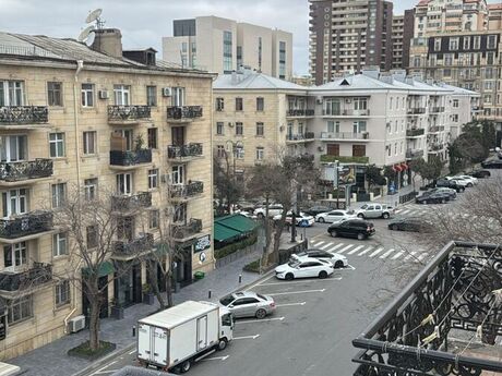 2 otaqlı köhnə tikili - Şah İsmayıl Xətai m. - 67 m²