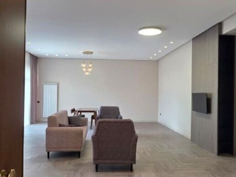 3 otaqlı yeni tikili - Şıxov q. - 158 m²