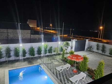 6 otaqlı həyət evi/bağ evi - Zirə q. - 300 m²