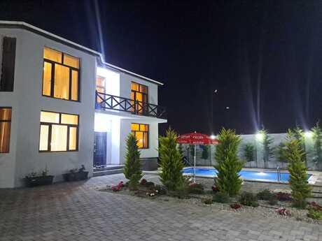 6 otaqlı həyət evi/bağ evi - Zirə q. - 300 m²