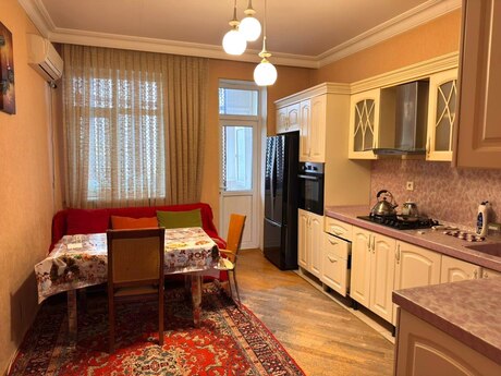 3 otaqlı yeni tikili - İnşaatçılar m. - 130 m²