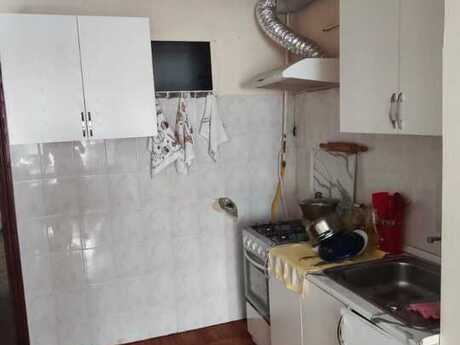3 otaqlı köhnə tikili - İnşaatçılar m. - 65 m²