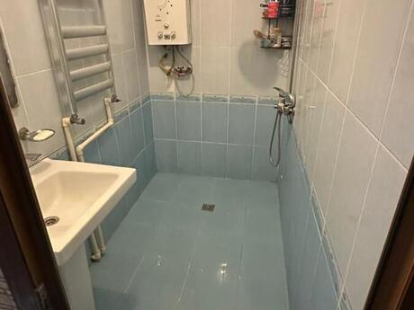 3 otaqlı köhnə tikili - Yeni Günəşli q. - 80 m²