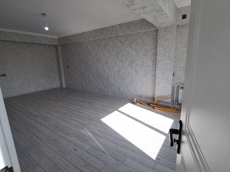 3 otaqlı köhnə tikili - Elmlər Akademiyası m. - 70 m²