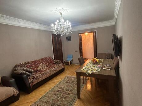 4-комн. вторичка - м. Элмляр Академиясы - 100 м²