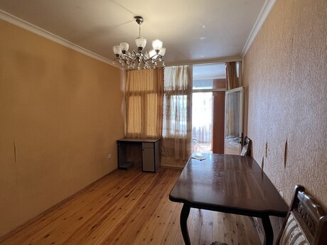 2 otaqlı köhnə tikili - 8-ci kilometr q. - 55 m²