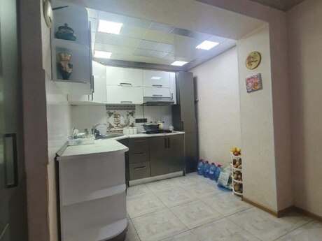 3 otaqlı köhnə tikili - 20 Yanvar m. - 80 m²