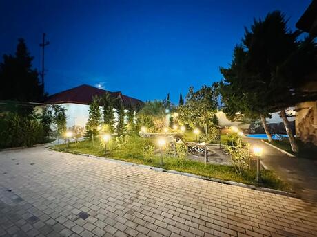 4 otaqlı həyət evi/bağ evi - Şüvəlan q. - 250 m²
