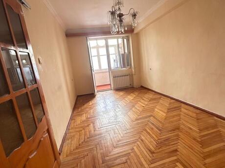 2 otaqlı köhnə tikili - 8-ci mikrorayon q. - 65 m²