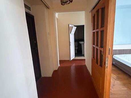 2 otaqlı köhnə tikili - 8-ci mikrorayon q. - 65 m²