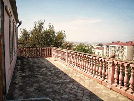 4 otaqlı həyət evi/bağ evi - Çiçək q. - 360 m²