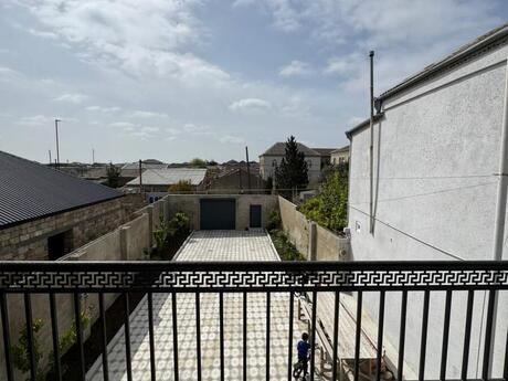 5 otaqlı həyət evi/bağ evi - Yeni Suraxanı q. - 220 m²