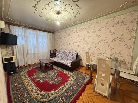 3 otaqlı köhnə tikili - Neftçilər m. - 65 m²