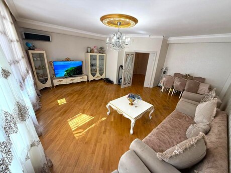 4 otaqlı yeni tikili - İnşaatçılar m. - 135 m²