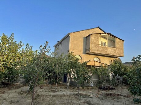 5 otaqlı həyət evi/bağ evi - Görədil q. - 200 m²