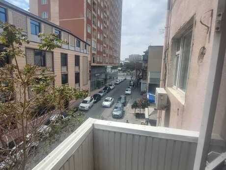 3 otaqlı köhnə tikili - 28 May m. - 70 m²