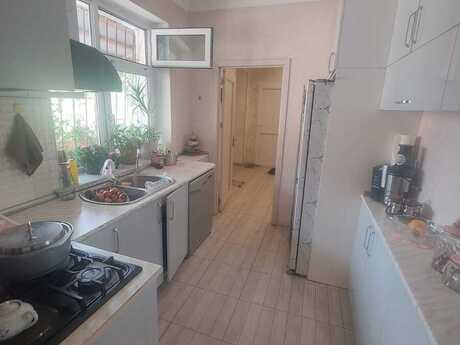 3 otaqlı köhnə tikili - 28 May m. - 70 m²