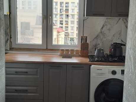 2 otaqlı köhnə tikili - Bakıxanov q. - 45 m²