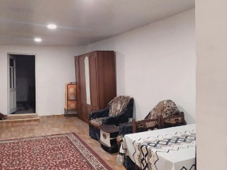 2 otaqlı həyət evi/bağ evi - Elmlər Akademiyası m. - 70 m²