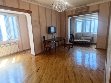 2 otaqlı köhnə tikili - Azadlıq Prospekti m. - 65 m²