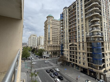 4 otaqlı yeni tikili - Elmlər Akademiyası m. - 212 m²