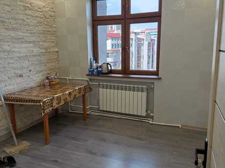 4 otaqlı köhnə tikili - 8 Noyabr m. - 110 m²