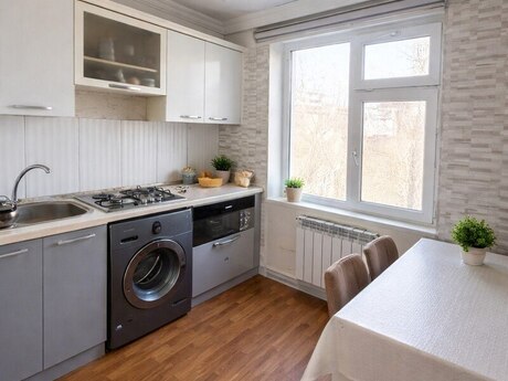 3 otaqlı köhnə tikili - İnşaatçılar m. - 70 m²