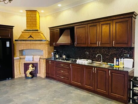 6 otaqlı həyət evi/bağ evi - Mərdəkan q. - 500 m²