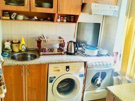 2 otaqlı köhnə tikili - Qara Qarayev m. - 45 m²