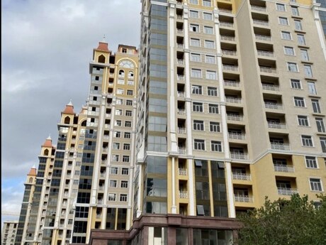 3-комн. новостройка - м. 28 мая - 173.8 м²