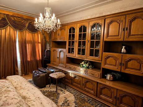 4 otaqlı köhnə tikili - Memar Əcəmi m. - 100 m²