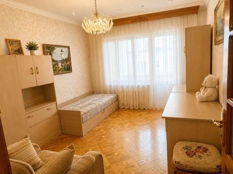4 otaqlı köhnə tikili - Memar Əcəmi m. - 100 m²