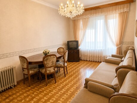 4 otaqlı köhnə tikili - Memar Əcəmi m. - 100 m²